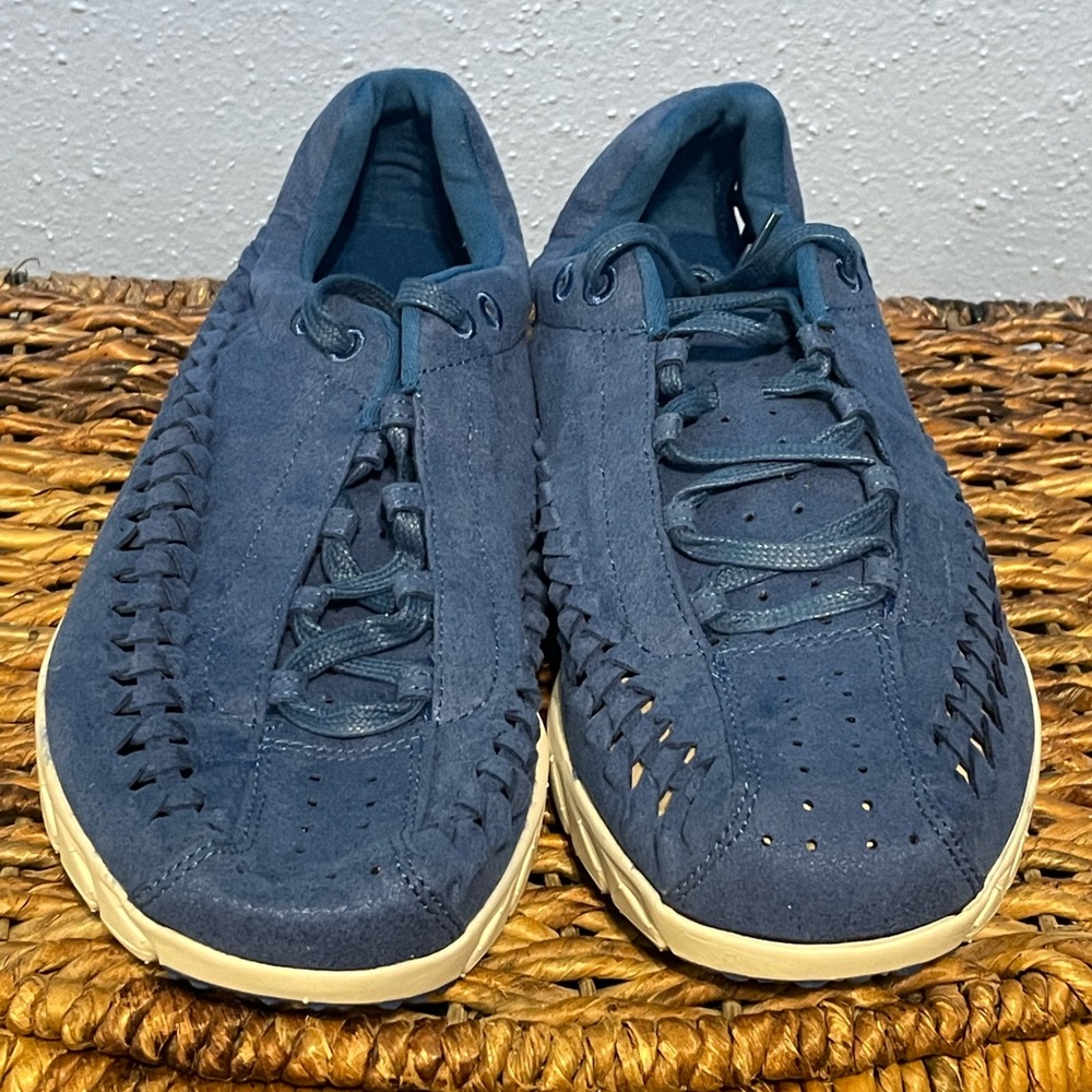 Shoes 👟 - Picture 3 of 5